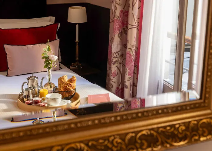 Hotel Des Marronniers Paris